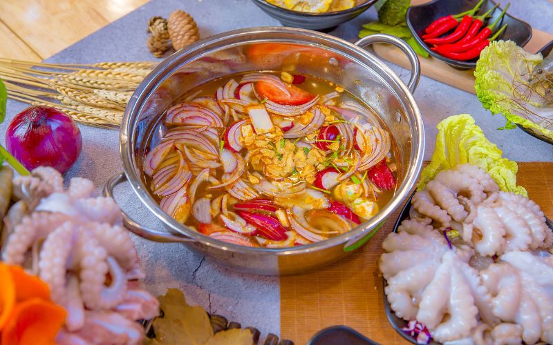 Lẩu bạch tuộc chua cay