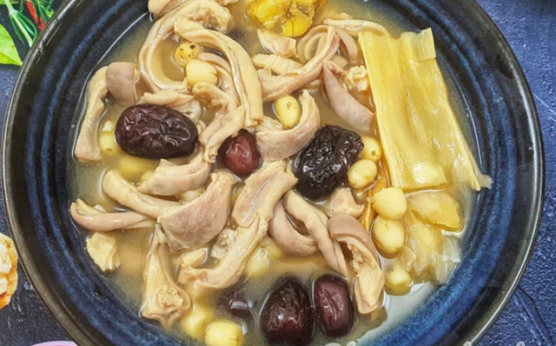 Bao tử heo hầm hạt sen bổ dưỡng