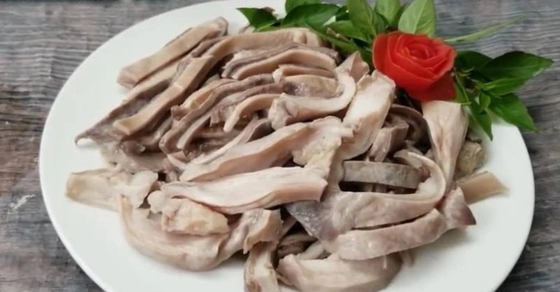 Món bao tử heo hấp được thái miếng vừa ăn