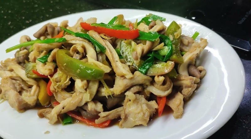 Bao tử heo xào sả ớt nhiều màu sắc