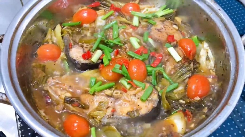 Cá basa kho dưa chua