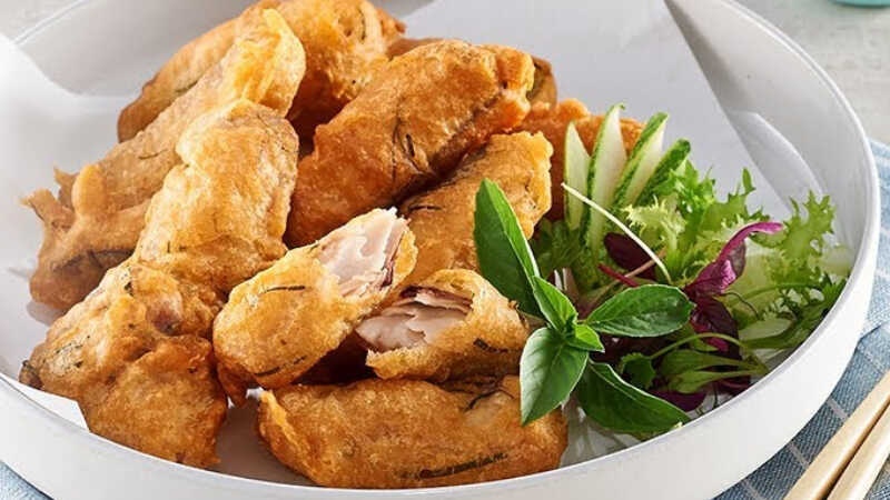 Cá cam chiên giòn vàng ruộm, lớp ngoài giòn rụm, món cá cam dễ ăn