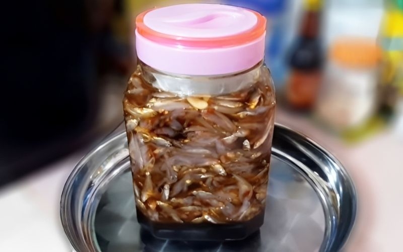 Hũ mắm chua cá cơm