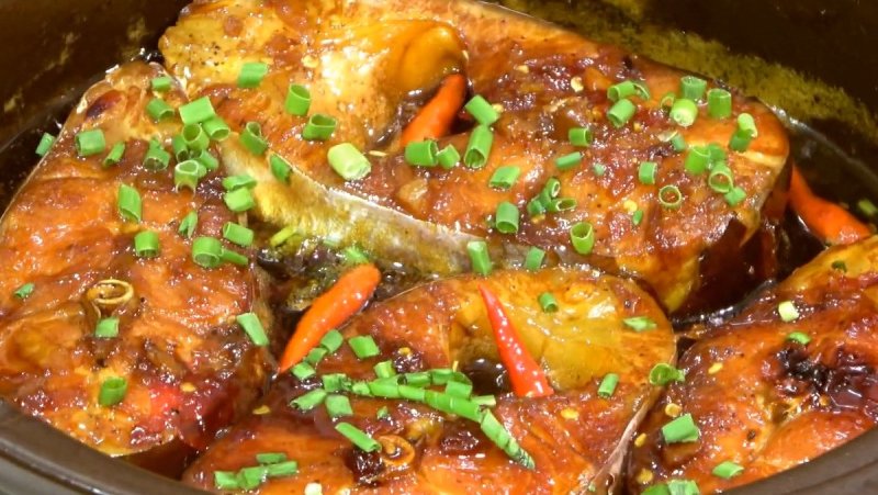 Cá dứa kho với nước dừa dậy mùi hấp dẫn