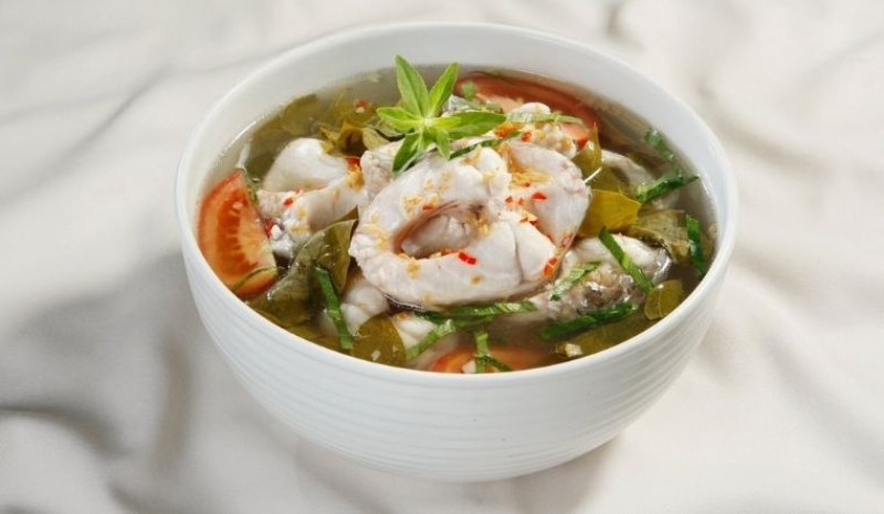 Canh cá mú nấu dưa chua