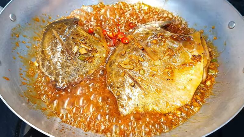 Cá nâu kho me chua ngọt