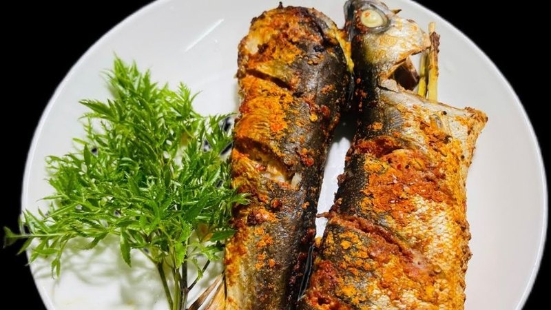 Cá nhồng nướng nghệ hấp dẫn