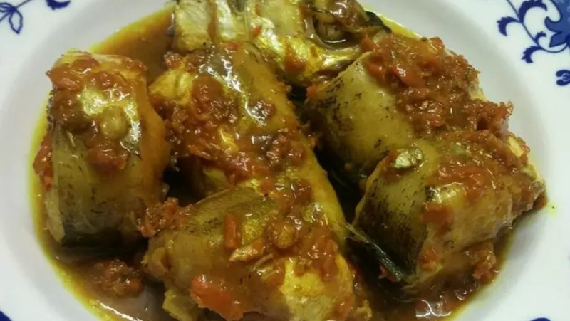 Cá nhồng kho nghệ hương vị đậm đà