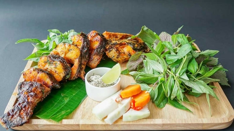 Cá tầm nướng riềng mẻ