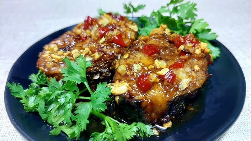 Cá thu sốt me chua ngọt, nước sốt sánh quyện miếng cá