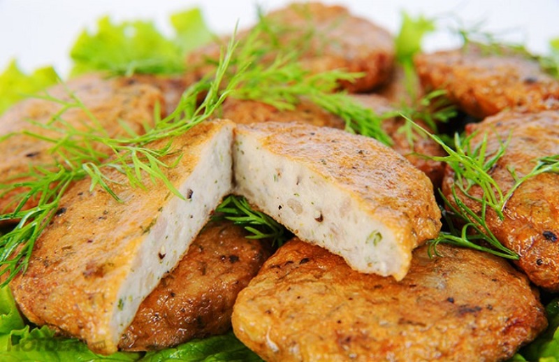 Chả cá thu chiên vàng, dai thơm và giàu dinh dưỡng