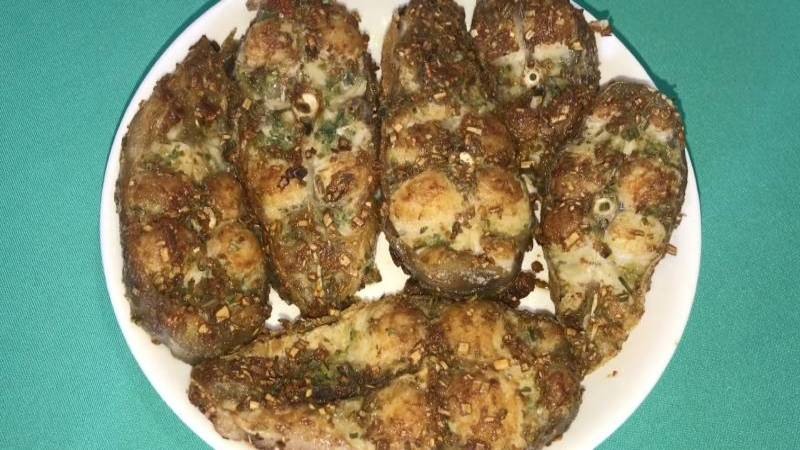 Cá tra chiên giòn, tẩm sả ớt cay nồng