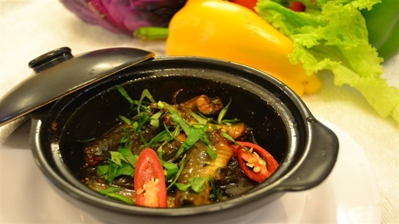 Cá trê kho rau răm