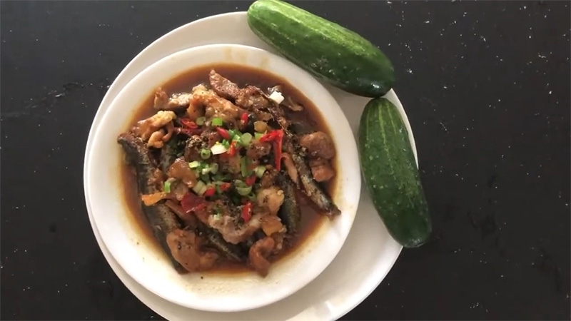 Cá trích kho thịt ba chỉ đậm đà, cá béo quyện mỡ thịt