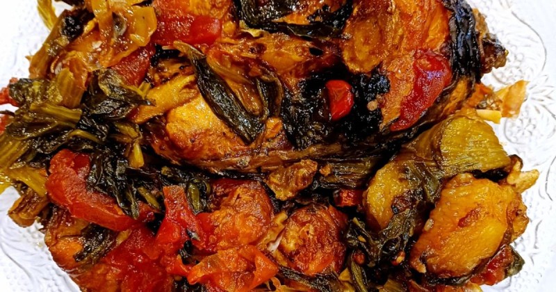 Cá trôi kho riềng sả với mùi thơm nồng