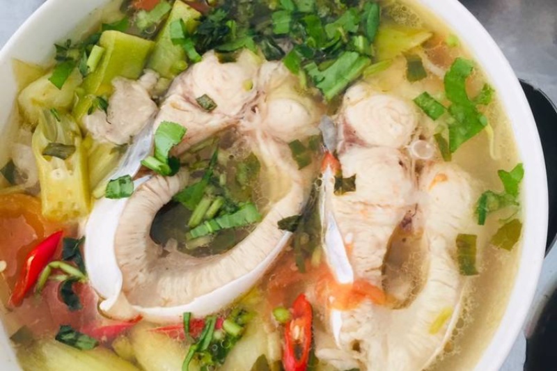 Canh chua cá trôi mang hương vị mộc mạc