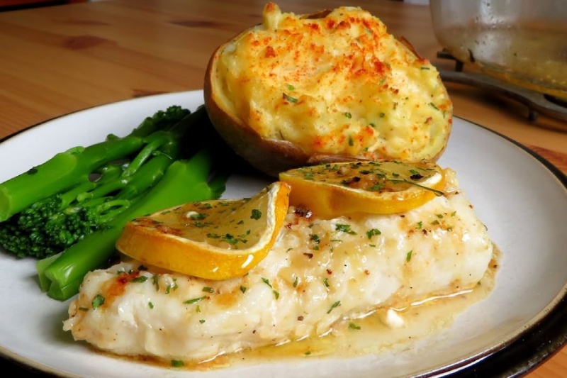 Cá tuyết sốt bơ tỏi thơm béo, dậy mùi bơ và tỏi hấp dẫn