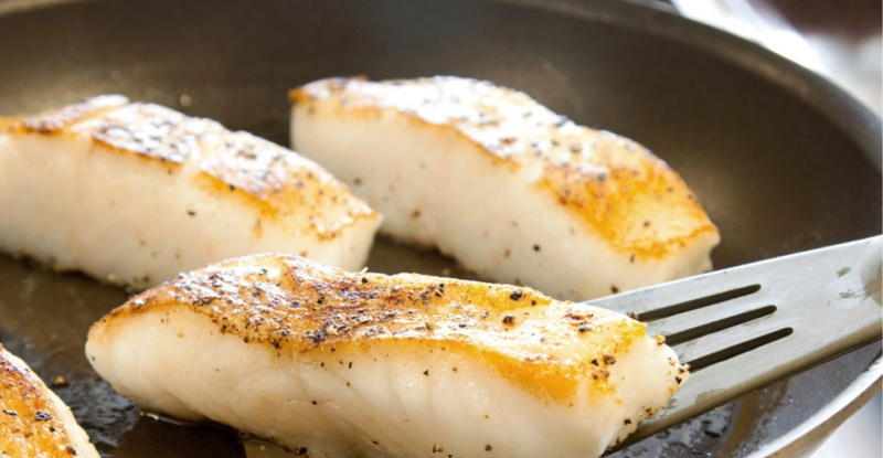 Cá tuyết áp chảo vàng mặt, thịt cá mềm béo chuẩn nhà hàng