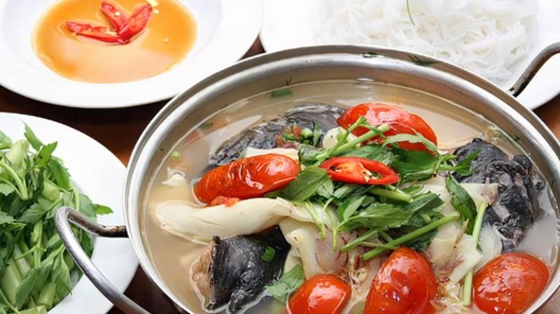 Cá xương xanh nấu canh chua thanh mát