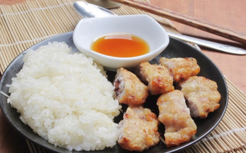 Xôi trắng chả mực với xôi nếp dẻo thơm