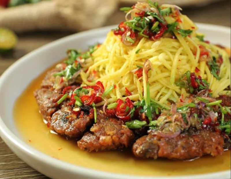 Gỏi xoài chả mực hấp dẫn