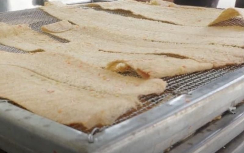 Công đoạn nướng và cán mềm mực