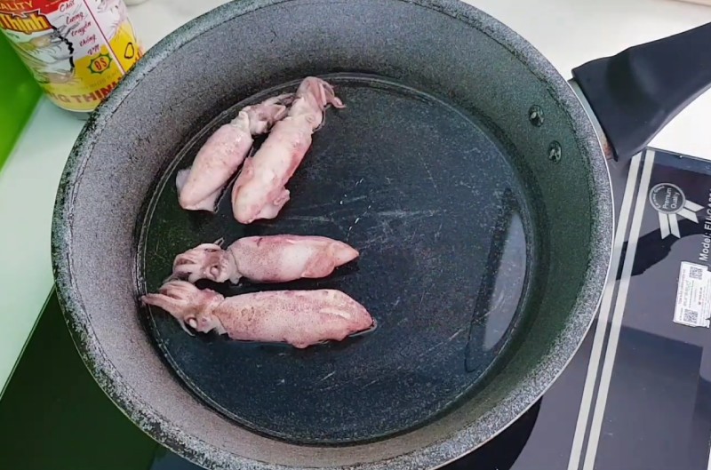 Công đoạn chiên mực