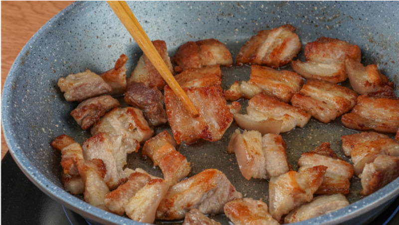 Xào thịt ba chỉ 