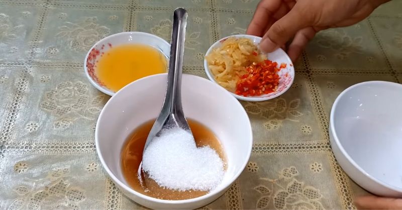 Làm nước sốt mực cực hấp dẫn