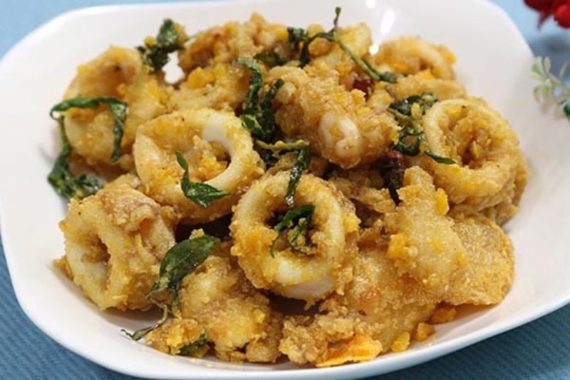 Thành phẩm mực sốt trứng muối