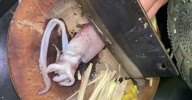 Khứa mực để ướp