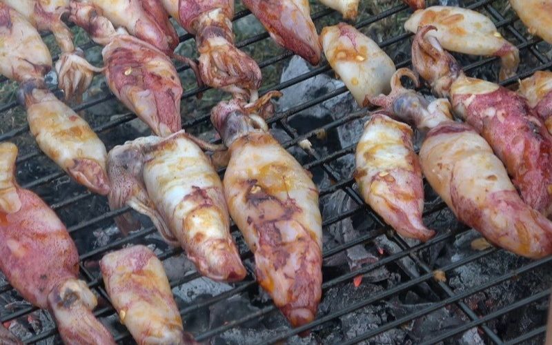 Công đoạn nướng mực