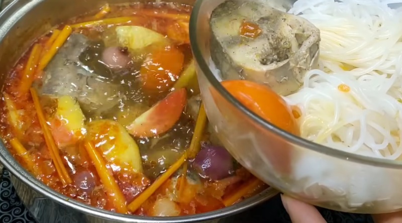 Món bún cá ngừ thanh đạm, hấp dẫn