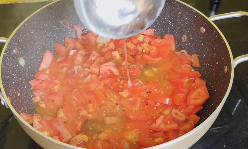 Cà chua được xào nục