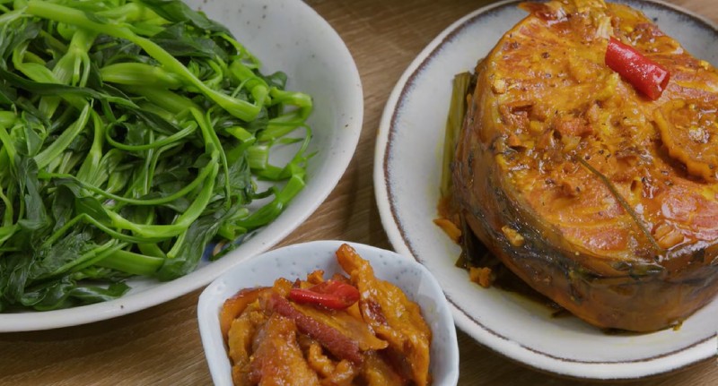 Thành phẩm món cá trắm kho nghệ