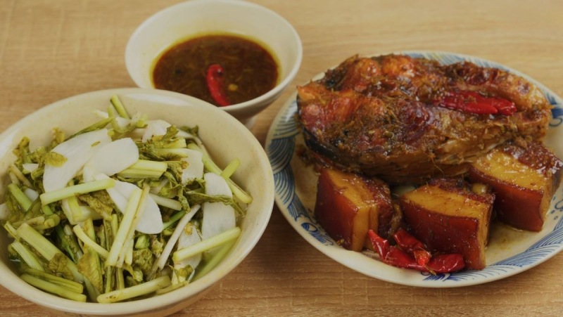 Thành phẩm cá trắm kho riềng