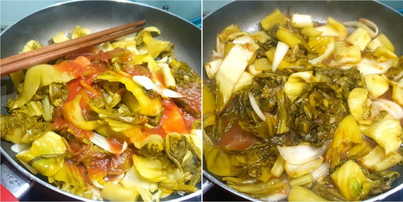 Xào dưa chua và cà chua trong chảo