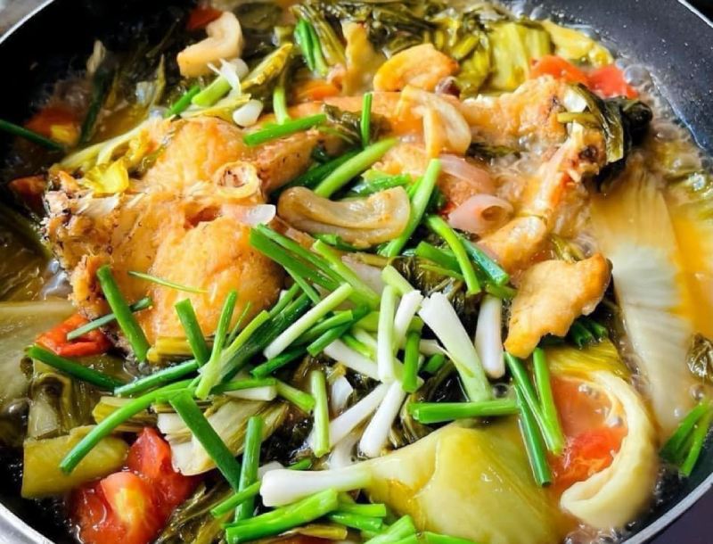 Thành phẩm món cá trắm om dưa chua