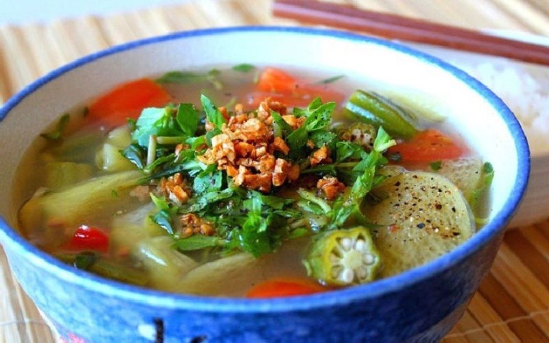 Canh chua cá chép với đậu bắp