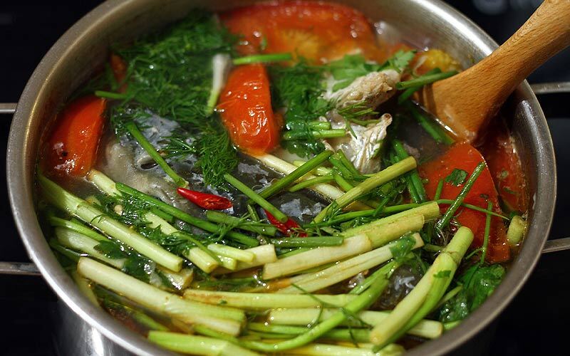 Canh cá khoai nấu với thì là