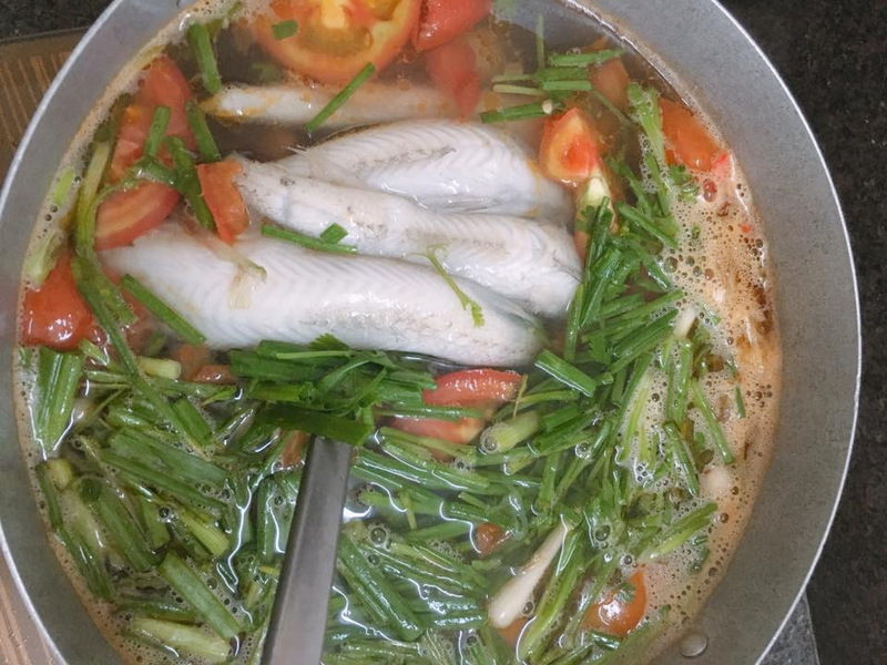 Khuấy nhẹ cho gia vị tan đều