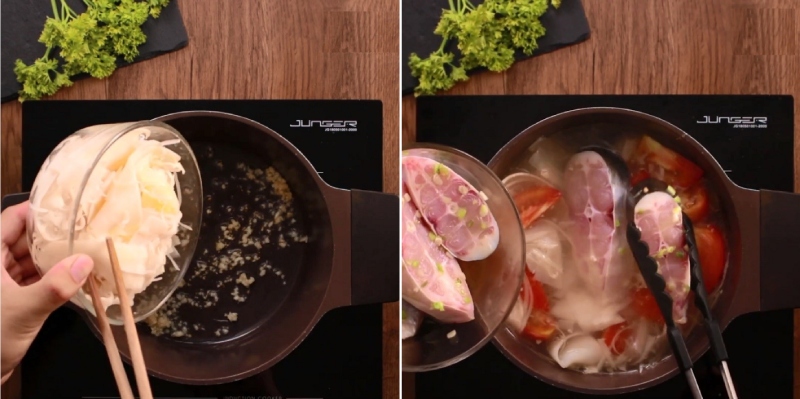 Xào măng chua với tỏi phi thơm và nấu canh