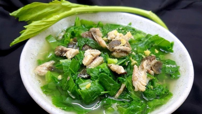 Thành phẩm tô canh cá rô rau rải