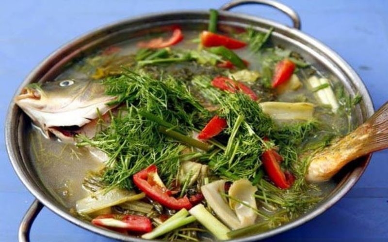 Hoàn thiện món canh chua cá chép giòn thanh đạm