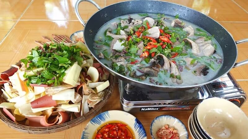 Nấu canh chua cá đuối cơm mẻ