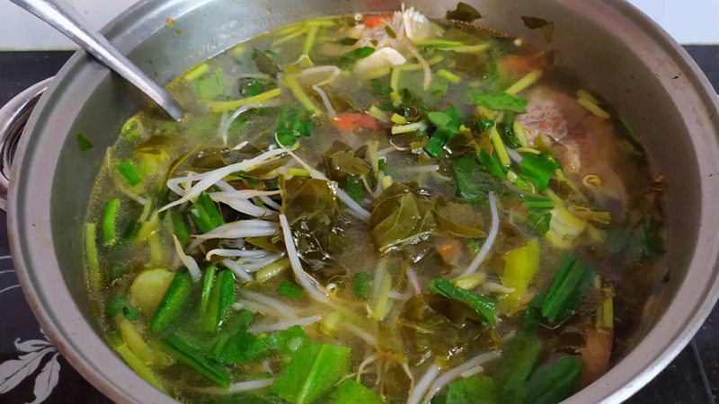 Canh chua cá đuối lá giang chua thanh