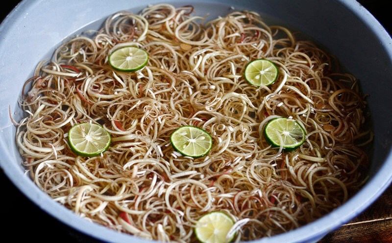 Ngâm bắp chuối trong nước cốt chanh