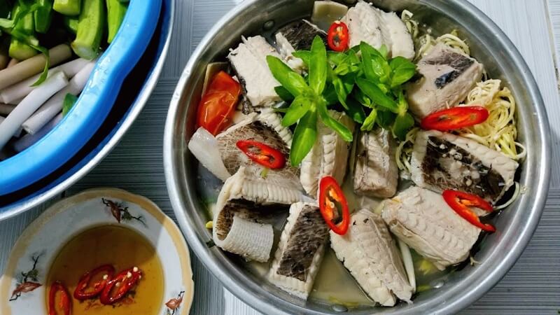 Canh chua cá đuối bắp chuối