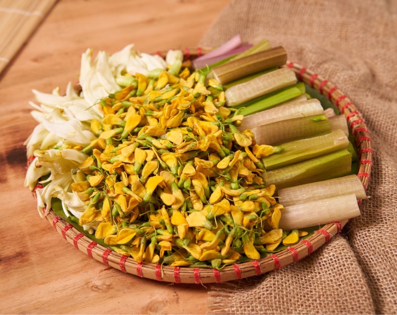 Bông điên điển và bông súng đã sơ chế