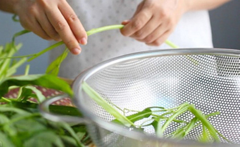 Sơ chế rau muống